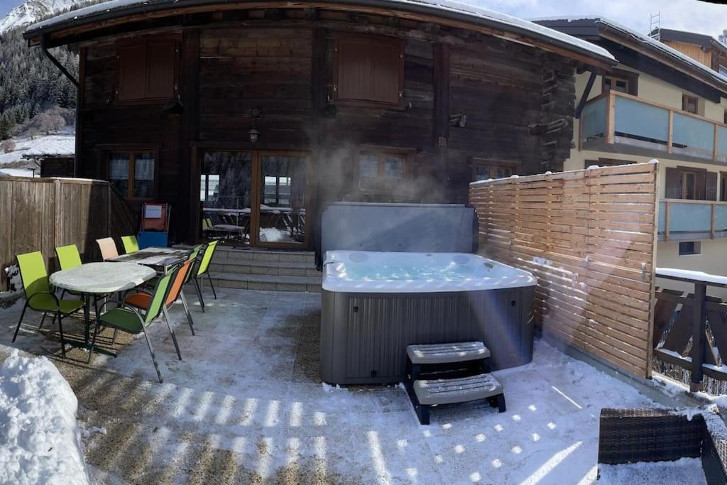 Villa La Grange A Coco Avec Jacuzzi à Bourg-Saint-Pierre Extérieur photo